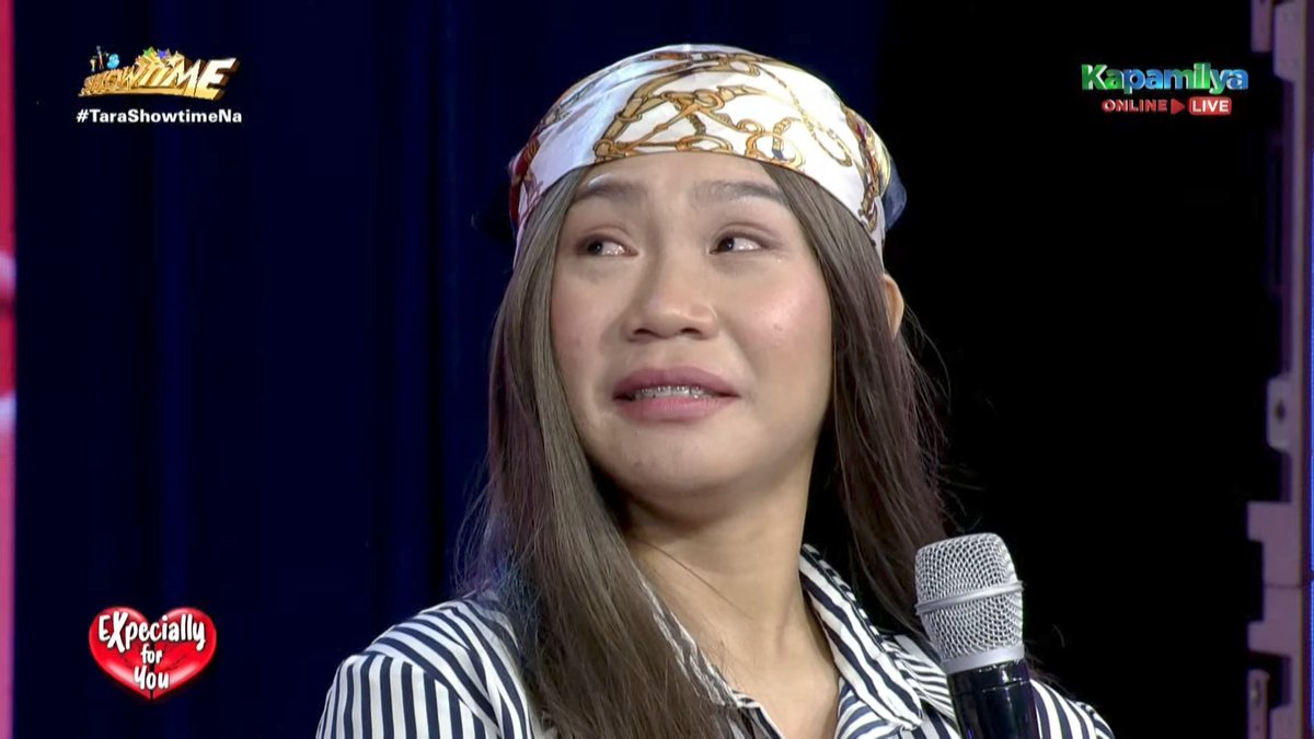 jmcarcoochie's tweet image. Makakahanap ka rin ng pagmamahal na totoo, April. Maganda ka at kamahal-mahal ka, may buhok man o wala. 🥹🥹🥹

Very heartwarming story for today sa #EXpeciallyForYou 💔

#TaraShowtimeNa
@itsShowtimeNa