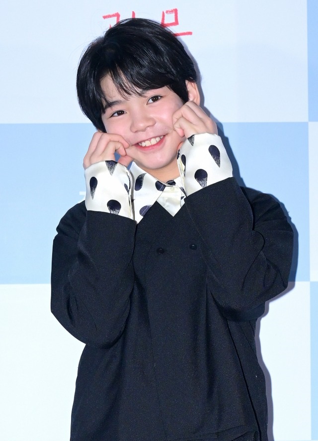 uahan2's tweet photo. ‘괴물’의 주연배우 히이라기 히나타가 변성현 감독의 영화 <굿-뉴스> 출연을 논의 중이다.

비행기 추락 사고를 소재로 한 시대극으로, 앞서 설경구, 홍경, 박해수, 전도연(특별출연) 등이 출연할 예정으로 기대를 모았다.

현재 촬영을 앞두고 있으며, 글로벌 OTT로 공개될 예정이다.

https://t.co/3QPSQ8lZLd