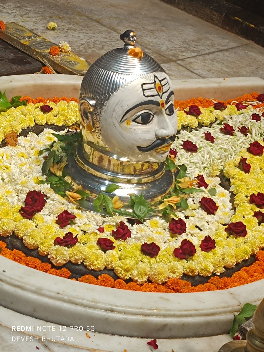 12Jyotirling's tweet photo. श्री त्रयम्बकेश्वर ज्योतिर्लिंग जी के आज के मंगला आरती श्रृंगार दिव्य दर्शन 19.07.2024 https://t.co/7tSiWD3J1P