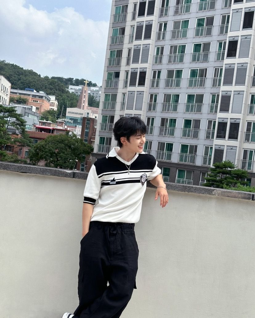 myseokryudan's tweet photo. matthew is so handsome... https://t.co/aq03PqHwRg