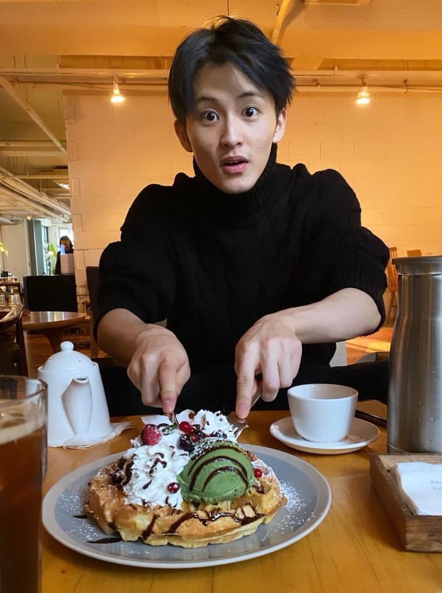 iprayncrybutdry's tweet photo. ม้าคเผลอๆ                             พี่เรมเผลอๆ https://t.co/yEnQg8qaLx