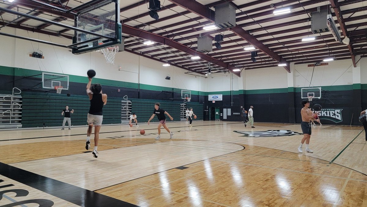 MattyK31's tweet photo. 🏀Coach Crawford and @_infinite101 back in So Cal this weekend for the Cali Live Finals. 
https://t.co/YzX5gSjWKy https://t.co/By6Wdbz2fN