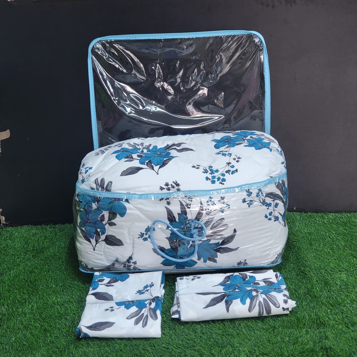 siamakele's tweet photo. Baridi isiwakaushe jamani😁 nauza duvet nzuri kubwa

Duvet  6/7 
Shuka 1
Foronya 2 https://t.co/MH9v8XDkTI