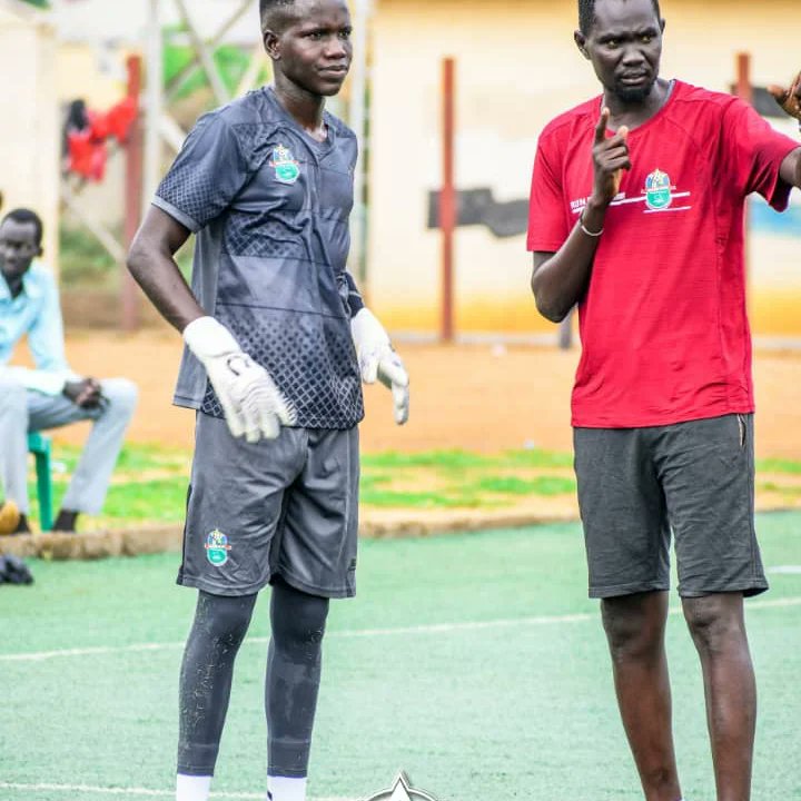 FutureStarsFoo5's tweet photo. Goalkeepers training with coach Dida and Angelo at Buluk playground.
#FutureStars #Goalkeepers #Training #SSOX https://t.co/KXyUGfjX20