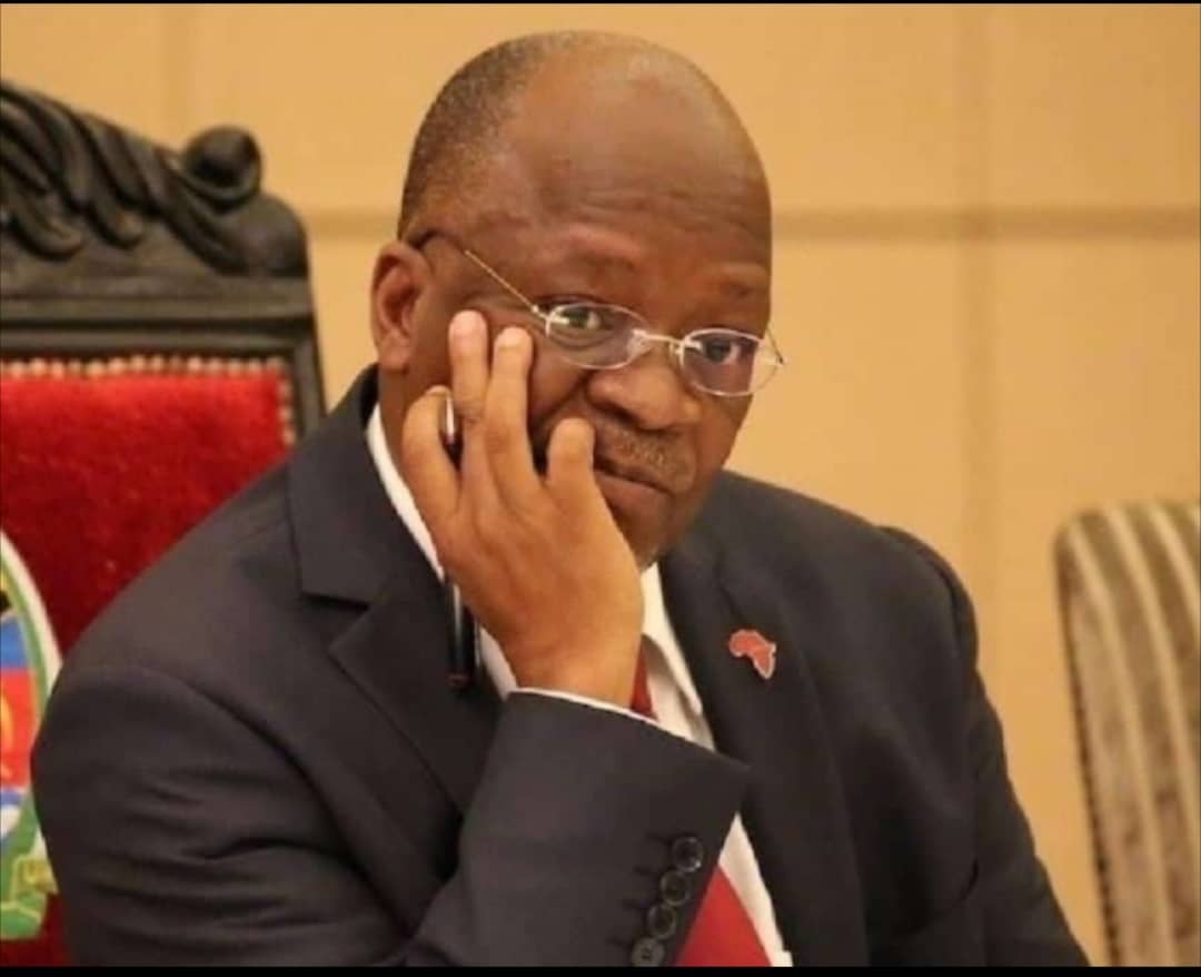 sindaza's tweet photo. Nurongora umugore umwe(1) azakurwanya ariko nurongora abagore babiri(2) bazakurwanira😂🏃
Amahitamo nayawe tuu😂🤷 https://t.co/uGhuuBUIXd