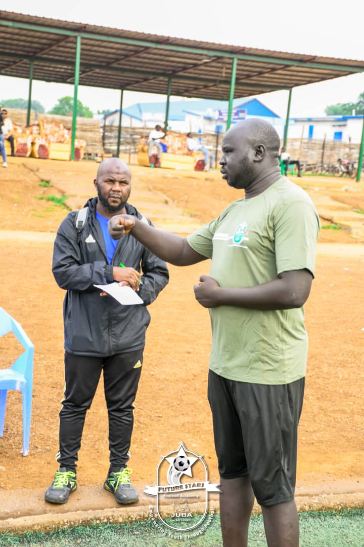 FutureStarsFoo5's tweet photo. Our coaches before the kickoff organised a planning session. 

#FutureStars #Coaches #SSOX https://t.co/q8yV5Pbfjm