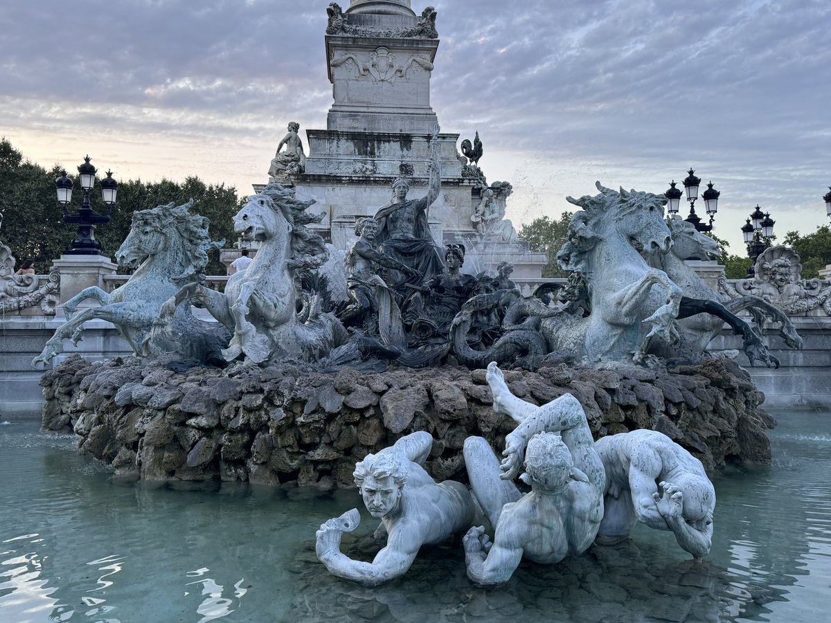 JoanieX2's tweet photo. More pics on way back to AirBnB in Bordeaux-Day 1 #backinfrance ๐ซ๐ท https://t.co/N0eG4et8TG