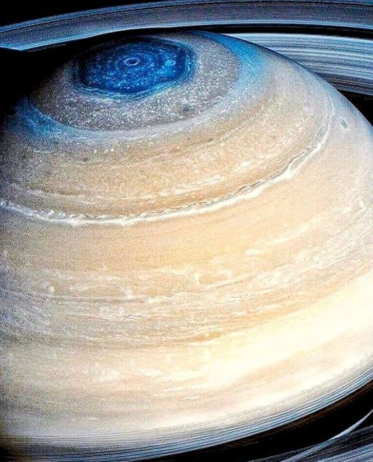 Saturn's hexagon...