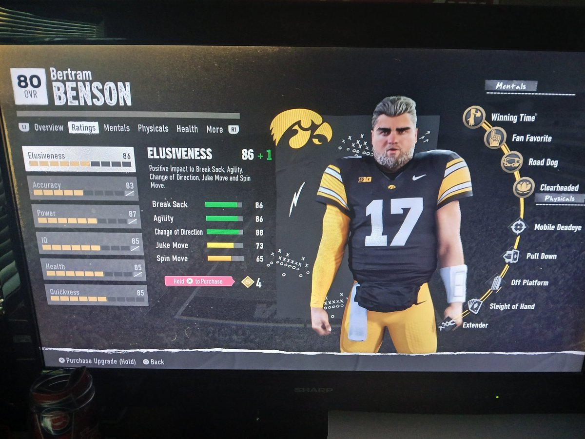 BertramBenson17's tweet photo. It's over for the rest of college football. BERTRAM IS HERE AND HES AINT FUCKING AROUND
#gohawks #day1starter #Nattyloading https://t.co/FxxVSMjJyz