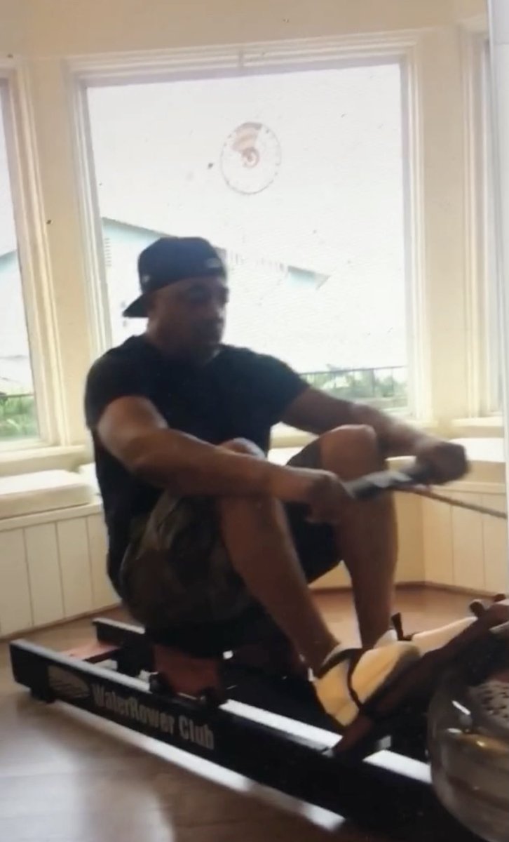 MrChuckD's tweet photo. @BigTontoLove @FlavorFlav And im the one that runs and does the impossible turbo vox as he ad libs in. I do Pilates and bike mountains and skate but i am younger 64 in 2 weeks https://t.co/m2T0Qgbxih