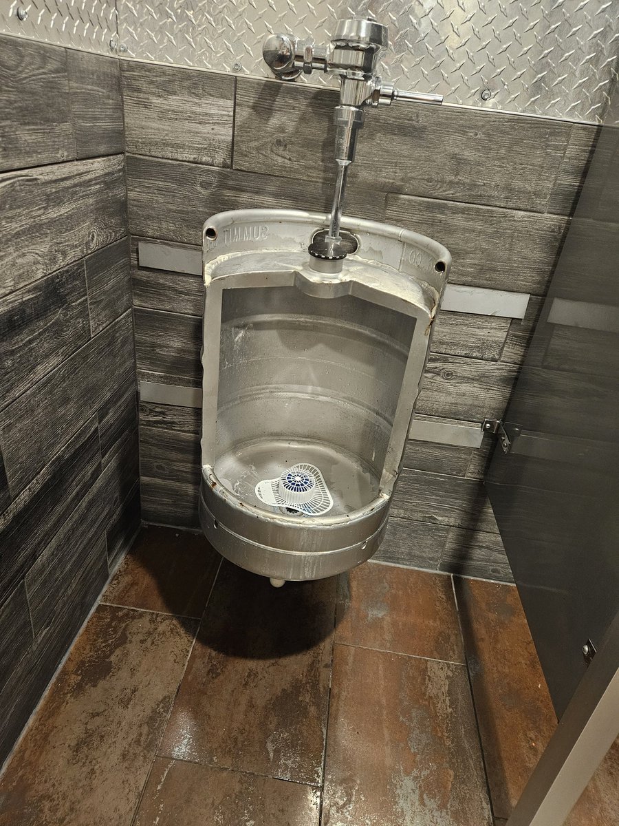 keenfish14's tweet photo. Coolest urinal I've ever seen. A keg cut in half. 10/10 https://t.co/KyiwUgbj5f