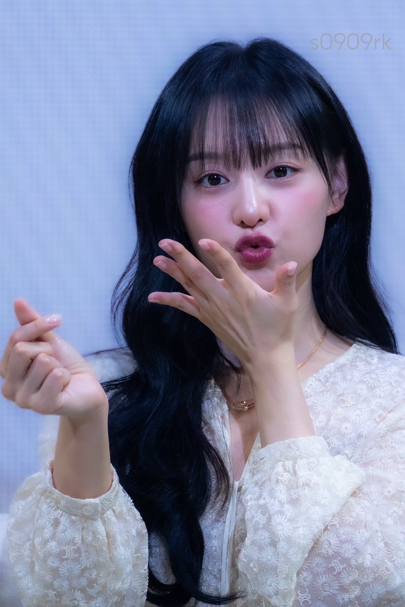 jiwoncaptures's tweet photo. Jiwon the prettiest https://t.co/muhRQLkK8K