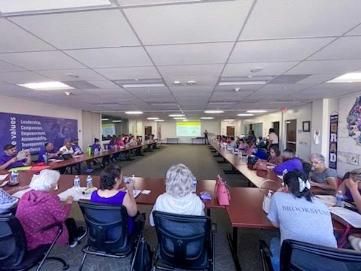 capublicbanking's tweet photo. The CalAccount Community Coalition in Sacramento &amp; LA turned out today in support of #CalAccount to advance the nation's first state-run universal banking program. People shouldn't have to pay fines &amp; fees to access their own hard-earned money! 💵 https://t.co/EdqNs4cjsk