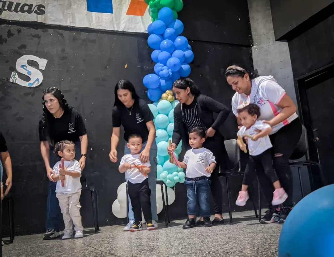 El Núcleo Achaguas realizó concierto de muestra, entrega de certificados a los bebés, niños y niñas del Programa Nuevos Integrantes del Sistema y su vez la promoción al Programa de Iniciación Musical. 
#SomosElSistema
#MúsicaParaTodos
#TocarCantarYLuchar
#ElSistemaApure