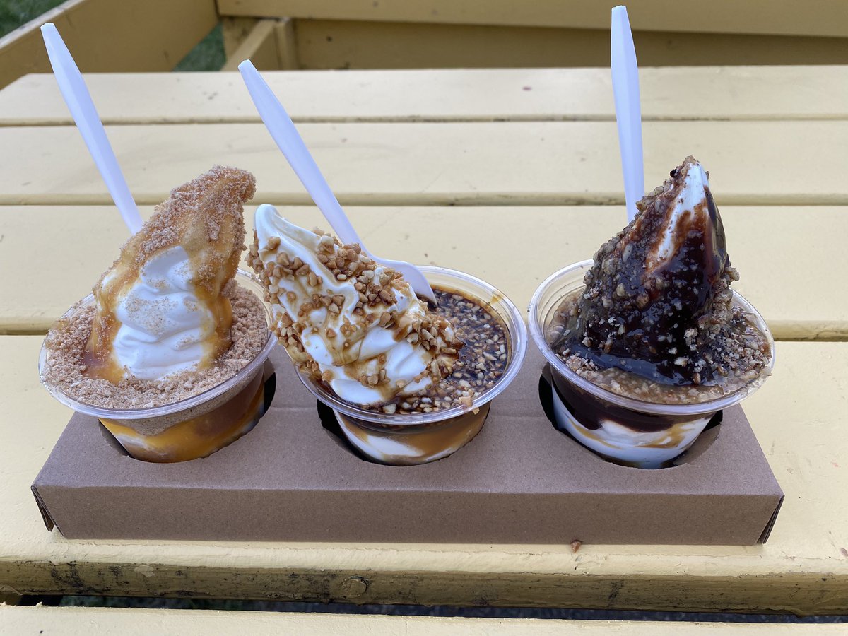 VincentDynamo's tweet photo. Indulged today with some fancy Mac and Cheese with bacon, maple syrup and salt n vinegar chips. And a parfait flight. #indugle #macandcheeese #icecream #parfait https://t.co/MWBGB7QVvp