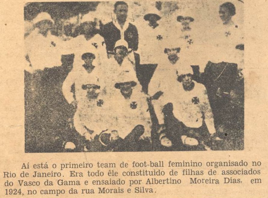 crvasco_br's tweet photo. No especial “Tesouros do Acervo do Vasco”, destacaremos itens de grande valor histórico 
que foram digitalizados e estão disponíveis gratuitamente para todos, através da plataforma Acervo Digital Vasco. 

Acessem: https://t.co/lYSidV1Xlh.

Hoje, destacamos o “Anuario Vasco da Gama”, publicado no ano de 1939.

Ele está disponível em “COLEÇÕES/COLEÇÃO PAULO PIRES”. 

Trata-se de um item RARÍSSIMO, ao qual tivemos acesso graças a doação do colecionador e pesquisador vascaíno Paulo Roberto Pires Marques, realizada nesse mês ao Centro de Memória do Clube.
Talvez, esse seja o único exemplar existente.

Para doações ao Clube, entrem em contato com centrodememoria@crvascodagama.com

#VascoDaGama #Memória #história