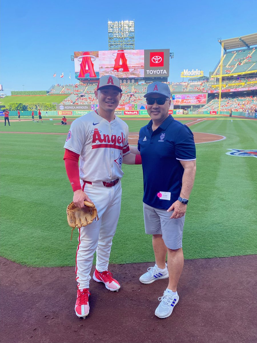 Filster8's tweet photo. Great night at @Angels with @UCIAthletics and getting to see @UCIbsb alumni @Kestdaddy! https://t.co/1IflYwcfOs