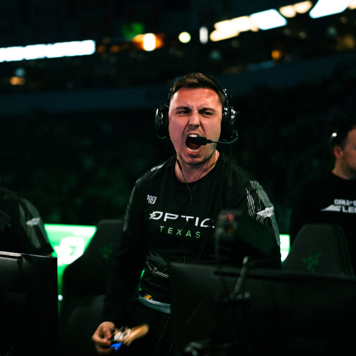 OpTic's tweet photo. #GREENWALL https://t.co/NOv0BjPqoc