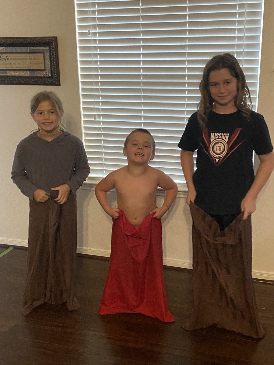 KatySisk2's tweet photo. Game time at home with the family! 💙❤️❤️❤️💙
@exleyexpress 
#Exleysummer24ABC https://t.co/9punZSDCB4