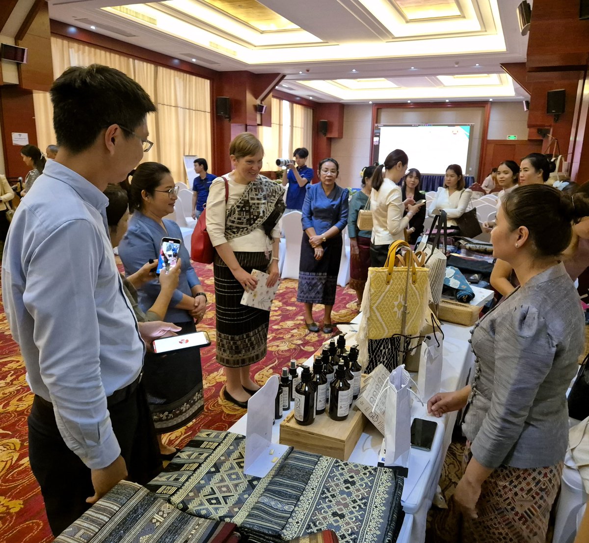AusAmbLaos's tweet photo. 🇱🇦 has a rich tradition of handicraft. 🇦🇺 supported 30 talented women complete a 3-week handicraft training course. Beyond honing their craft, these entrepreneurs gained valuable skills in business &amp; financial management #RT4D #AusSEAInvested https://t.co/jPKGlPdk97