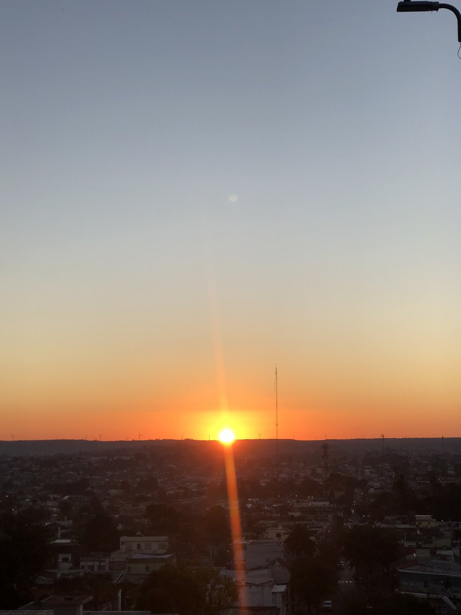bruno_labrea's tweet photo. Que lindos son los atardeceres, que lindos✨ https://t.co/qng4uFqZdW