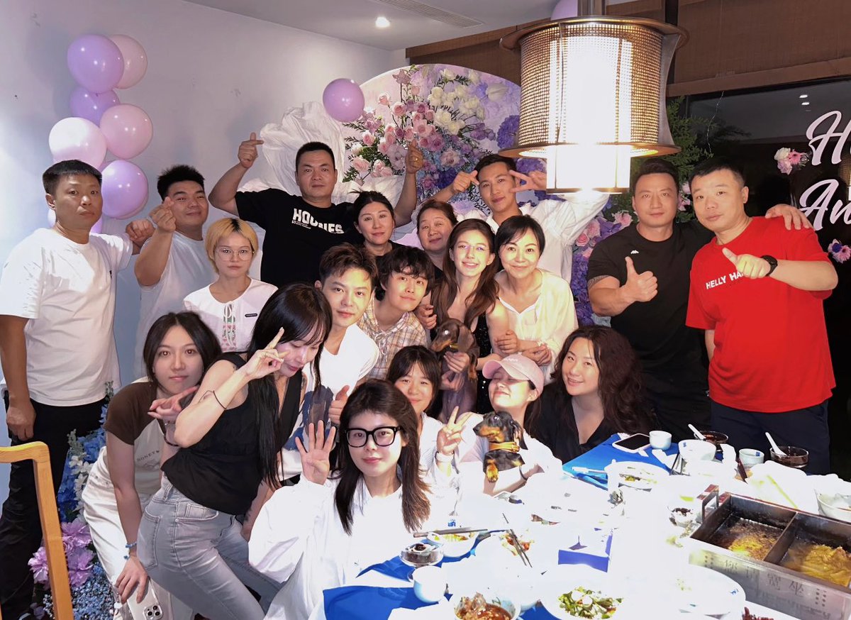 booboolili's tweet photo. 로사팀 4주년💗 https://t.co/P9DRJgITwW