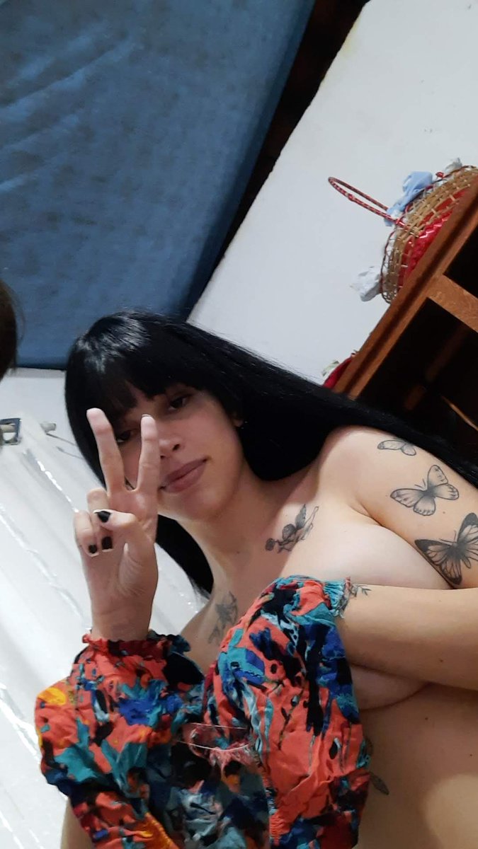 audrya_mazza's tweet photo. tava seca, só olheiras e tetas https://t.co/KzI4Q5uv0Z