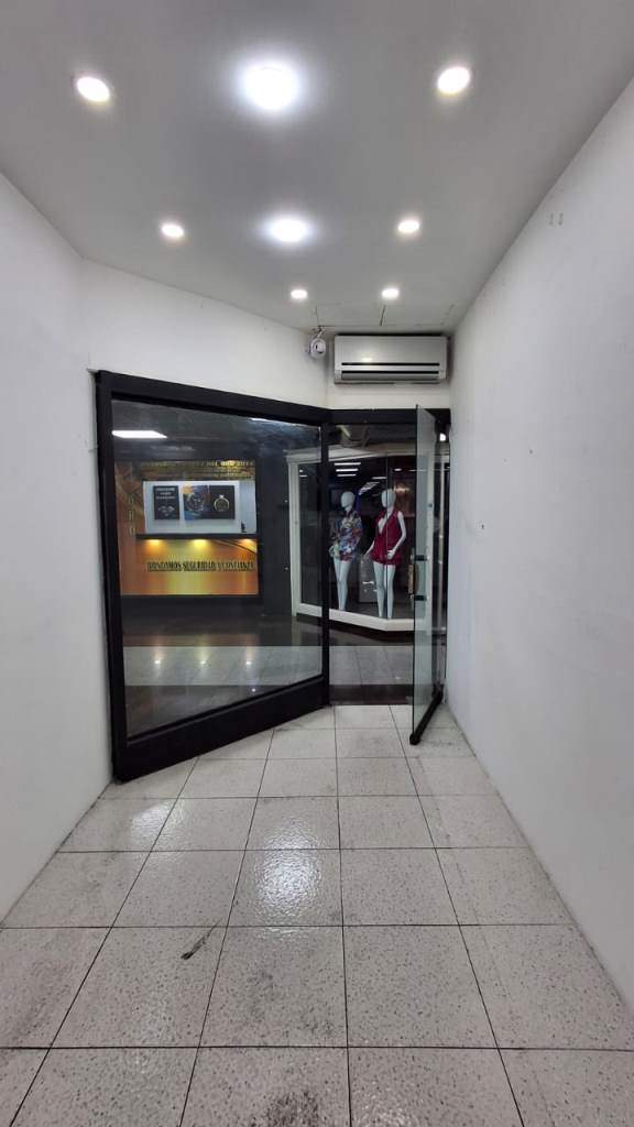 seturinca's tweet photo. Hermoso Local de 12 mtrs2 en alquiler

📍 Plaza Las Américas - Baruta

Posee:

☑️2 espacios para vestidores

Negociación:

2 meses de depósito

2 meses adelantado

1 mes inmobiliaria

Contrato 150$

Para visitar este inmueble, nos puede enviar un mensaje privado 📲

#alquiler https://t.co/tmdlGCIvEM