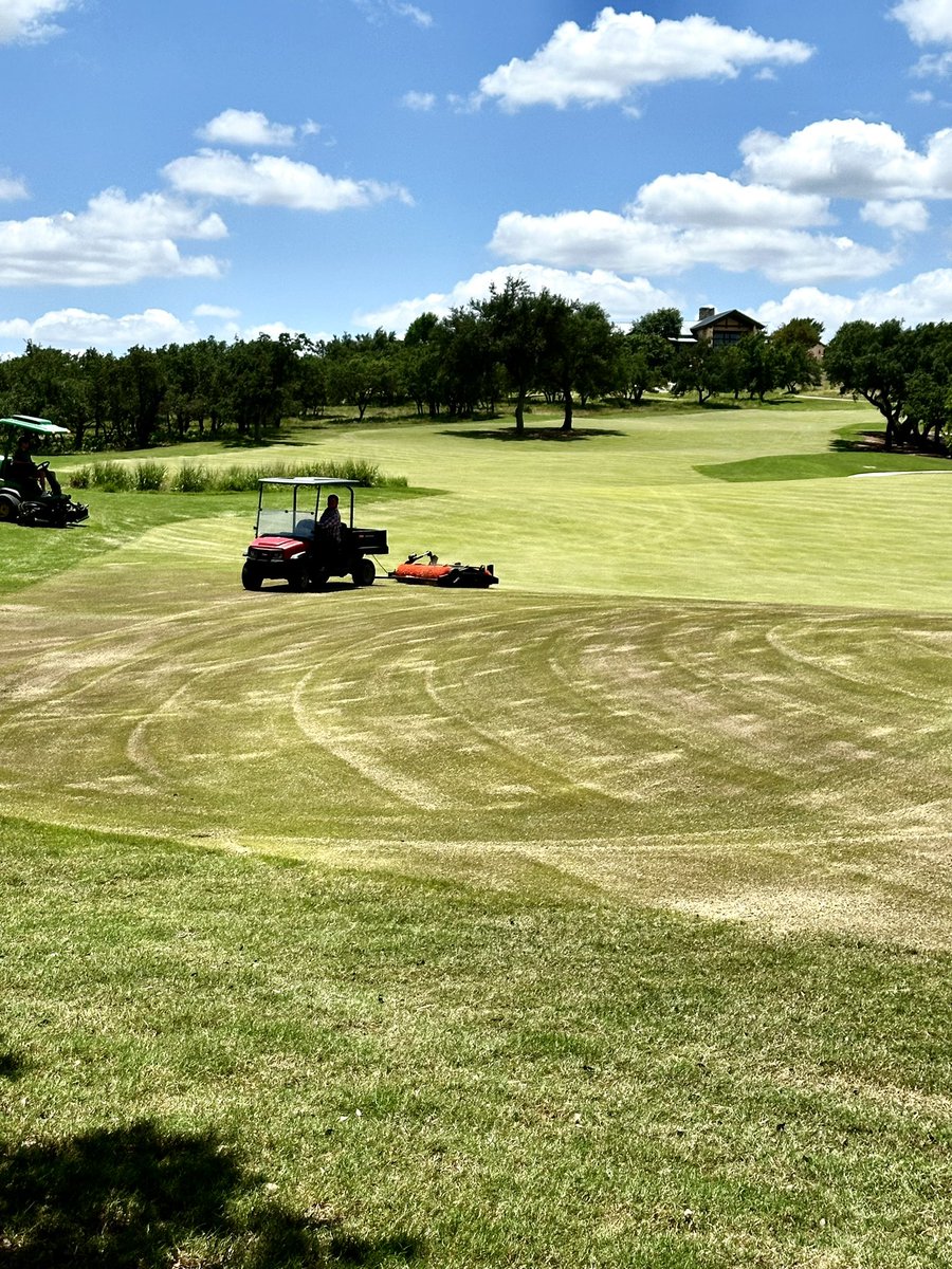 StuGrowsGolf's tweet photo. Looking nice! Verticut and 3-9 backtrack mow in fairways….aerify and topdressing with 80/20 sand compost mix. The team is doing work! 💪🏼 ⛳️ #aerify #verticut #topdress #closedweek https://t.co/7gfN8XgilW
