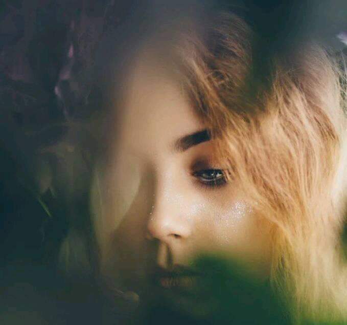 எவ்வளவு நெருங்கிய நபர்கள் எனினும், 
அது எந்த உறவாக இருப்பினும், 

பாரம் என அவர்கள் உணர்த்தும் முன், நாம் உணர்ந்த பின் விலகியே, 
தூரமாக இருப்போம்.