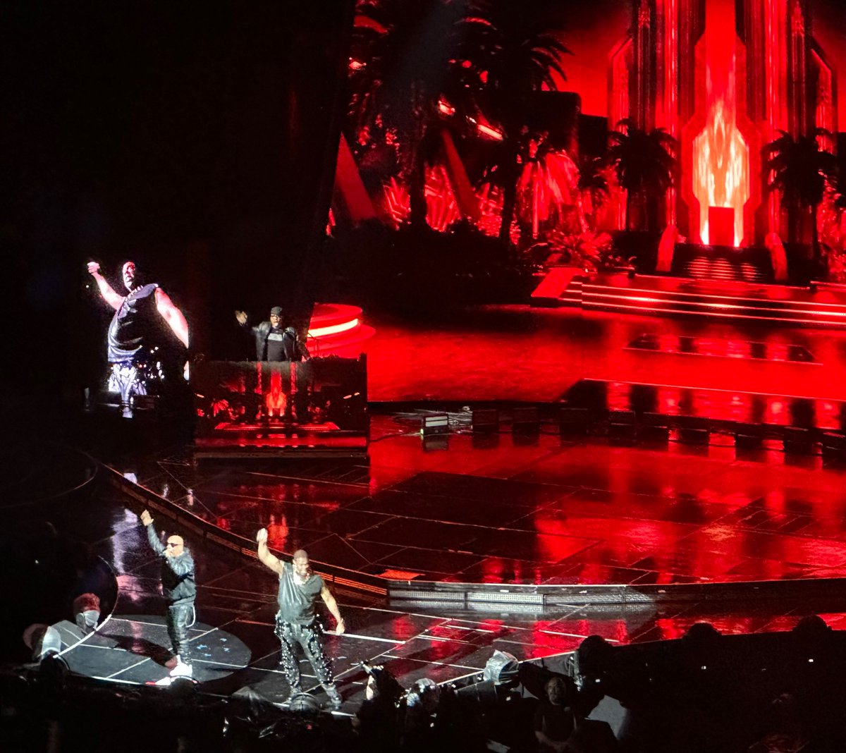 Checking out Busta Rhymes and wondering if he and <a href="/BradKellner/">Mike Jaloms</a> ever settled their bet lol