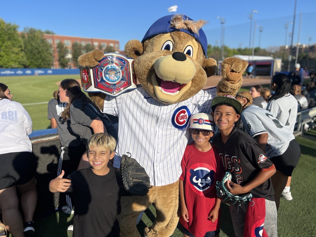 CPDKnights's tweet photo. CPD Knights out supporting the @CubsRbi baseball tournament and home run derby at UIC today. Thank you for the invite and weโre always looking to support and volunteer for our youth. ๐โพ๏ธ
#cubsrbi #chicago #uic #tournament #support #cpdknights https://t.co/jZvl23cvdJ
