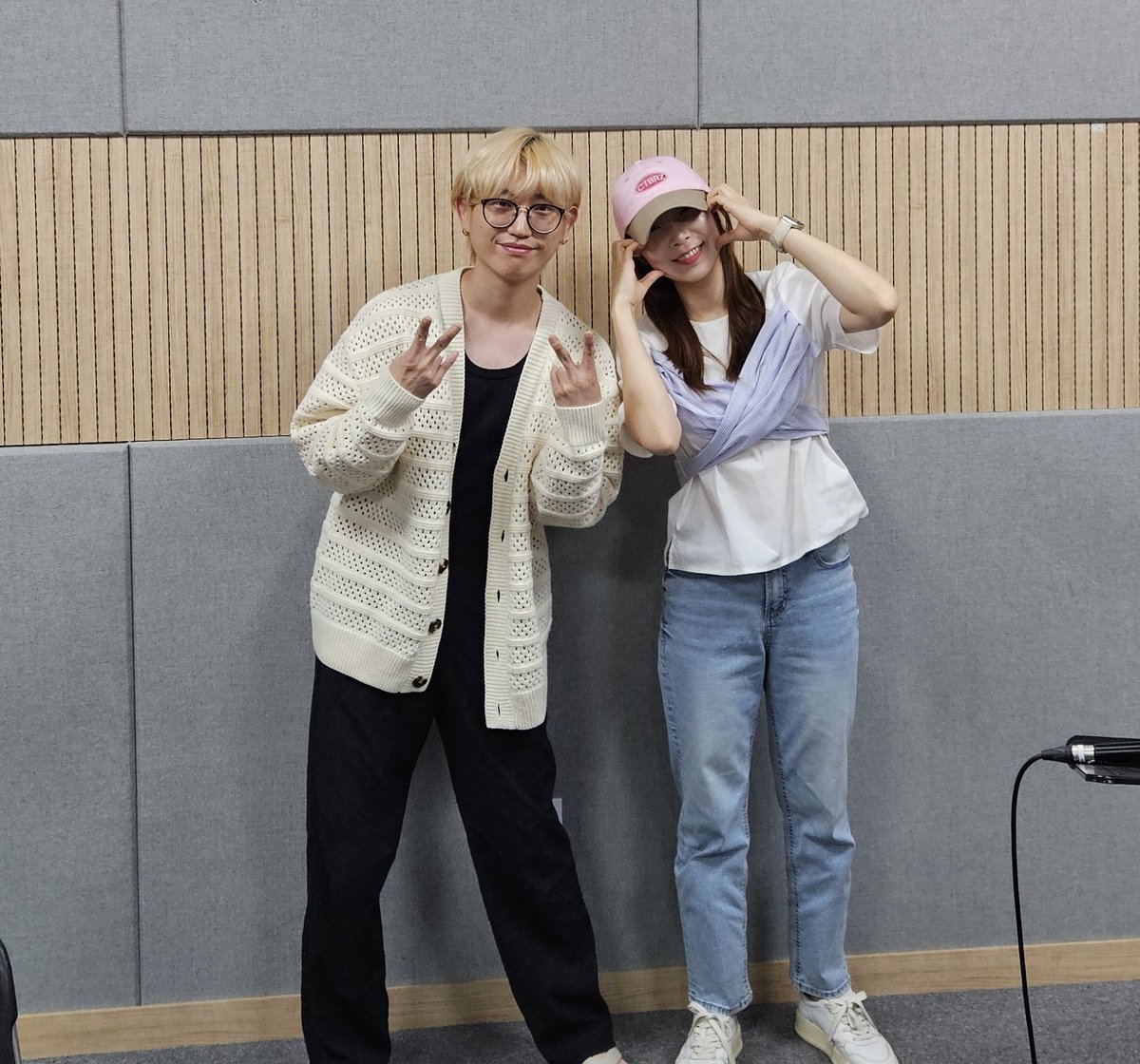 JongHoonPark15's tweet photo. 기분좋은12시 목요초대석 락커 손진욱 https://t.co/1ek6b79X65