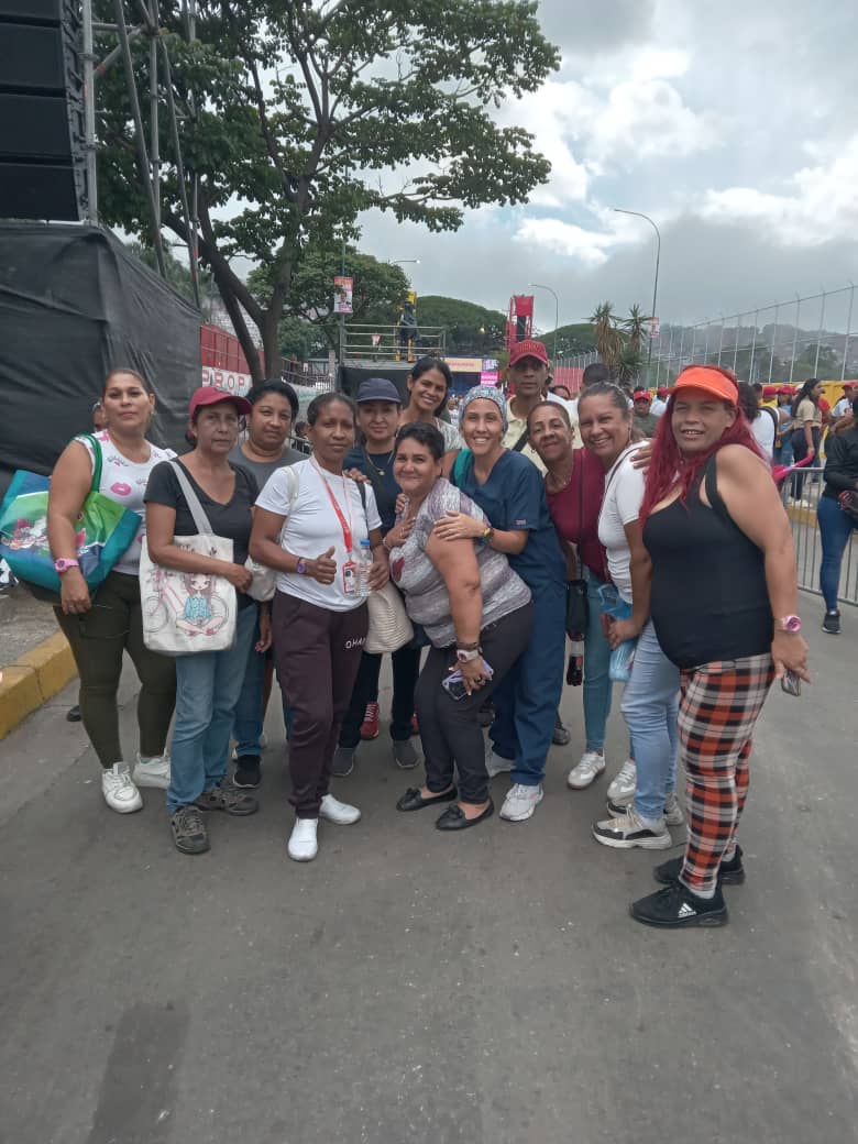 PopularJulioI's tweet photo. El día de hoy,Con mucha alegría, el personal de la CPJIB, acompañamos y apoyamos en Propatria, a nuestro presidente Maduro.
#VenezuelaObrera 
#Juntosporcadalatido.♥️
@MagaGutierrezV @NicolasMaduro @Somosivss https://t.co/r90hR1fCIB