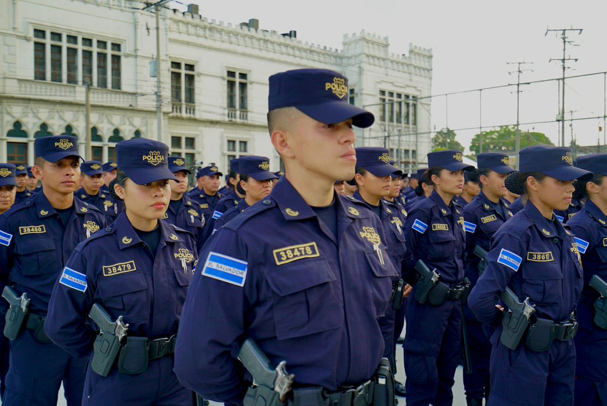 ANSPSV's tweet photo. 247 estudiantes de la Promoción 132 fueron graduados y juramentados en su categoría de Agente, después de finalizar su proceso formativo en la Academia. Estarán al servicio de la población salvadoreña. #ElorigendelosHéroes https://t.co/T5Vdo7g5DR