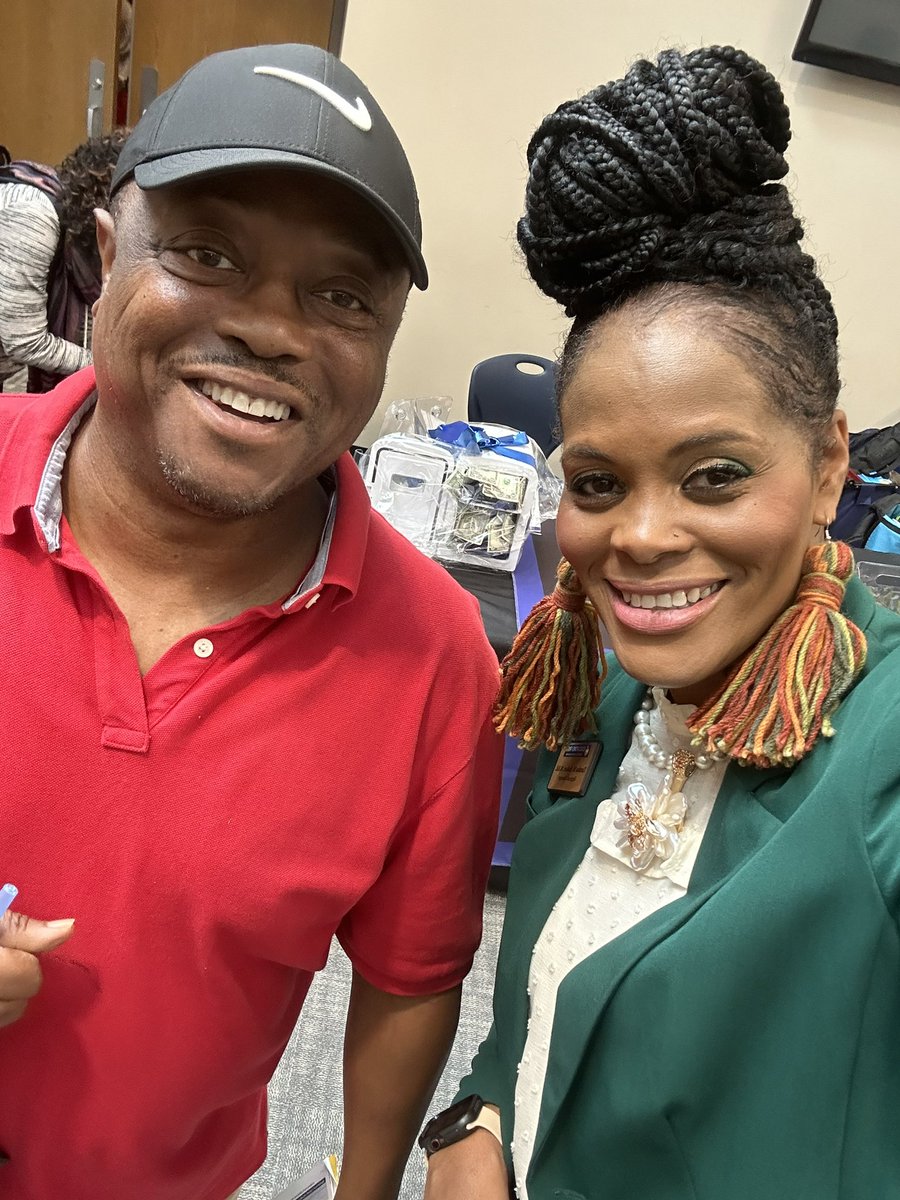 tarshamwilliams's tweet photo. Great day of recruiting new teachers @DeKalbSchools to become part of Educators First! https://t.co/yr8TrhH9P0