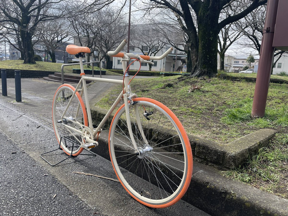 coccipedale's tweet photo. シャンパンゴールド×オレンジでデザインされた一台🚲相性のいい組合せでシンプルながらもお洒落な一台です♪
梅雨も明けて夏本番ですね🌴暑さ対策をしっかりして自転車ライフを満喫しましょう！ https://t.co/VsUCSmPV0Y