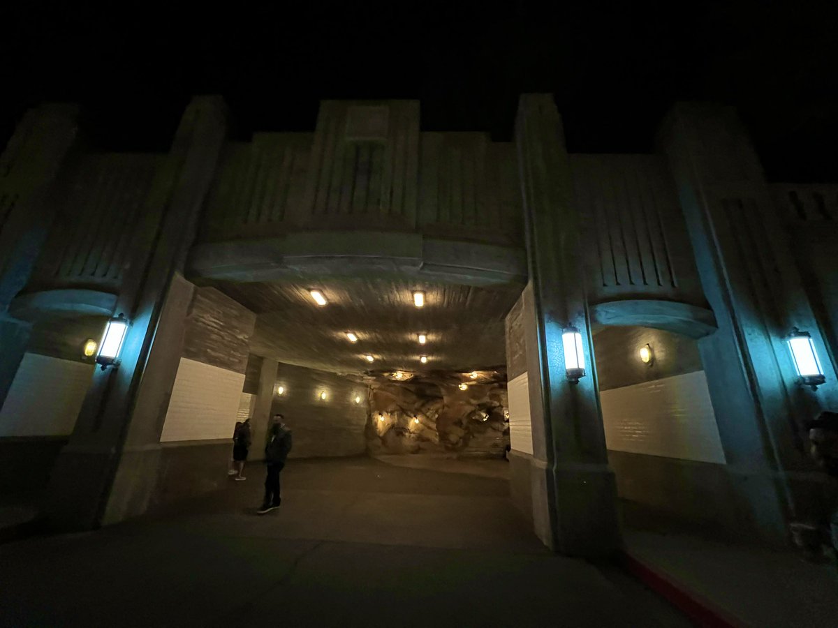 disneyspaces's tweet photo. Good Evening! Which park are we enjoying at night this evening? Tonight’s choice for me: Galaxy’s Edge aka Star Wars Land. That beautiful entrance and transition- one of my favorites. #WaltDisneyWorld #DHS #distwit https://t.co/FnCjDLciM3