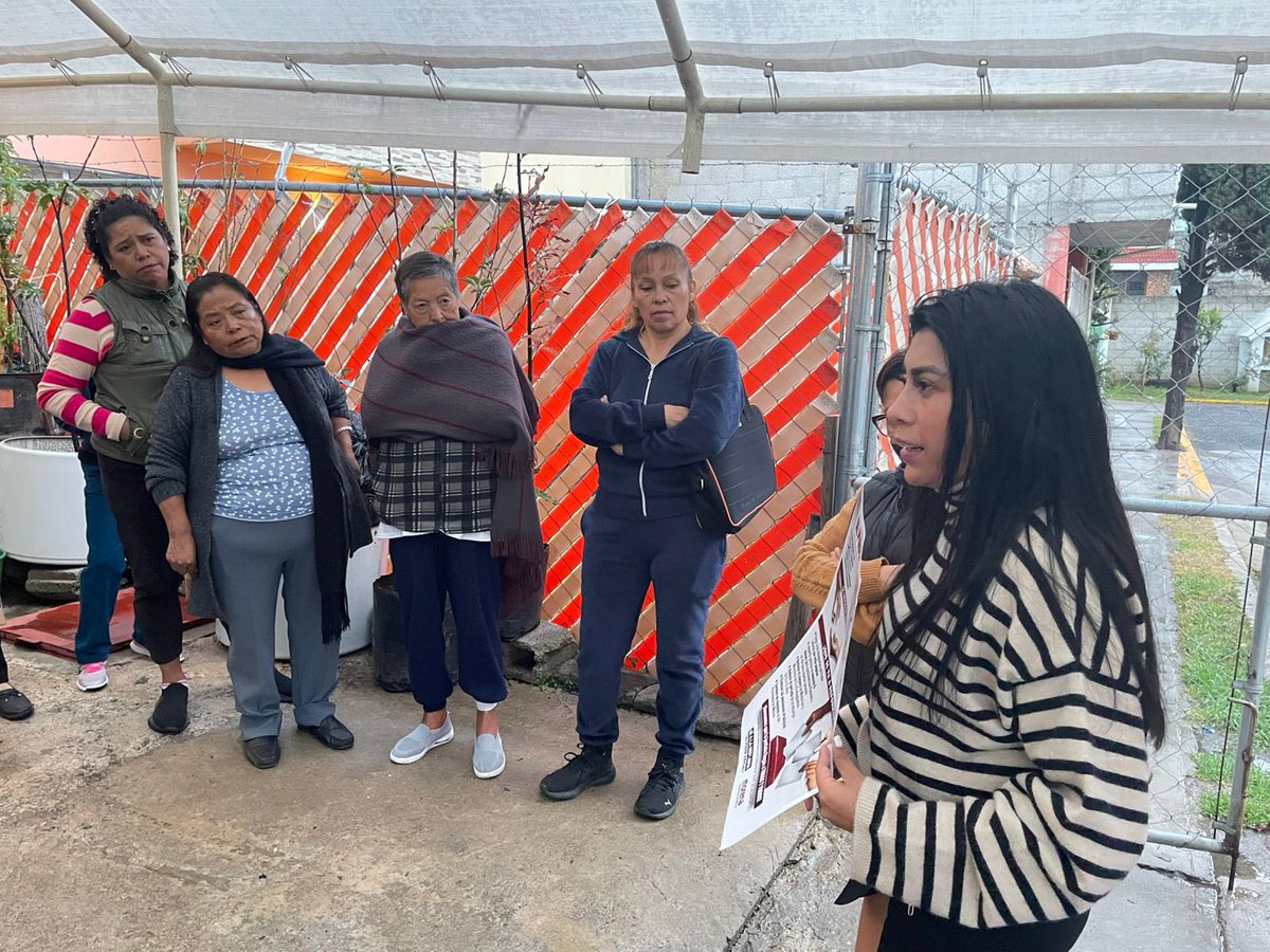 NoraMEscamilla's tweet photo. ¡Queremos poblanos bien informados! Así que nos fuimos a Loma Linda a platicar sobre el #PlanC. 🙌🏼
Gracias a mis amigas y amigos del #DistritoX por asistir a esta asamblea informativa, me queda claro que somos más los que trabajamos para que la transformación continúe en Puebla.