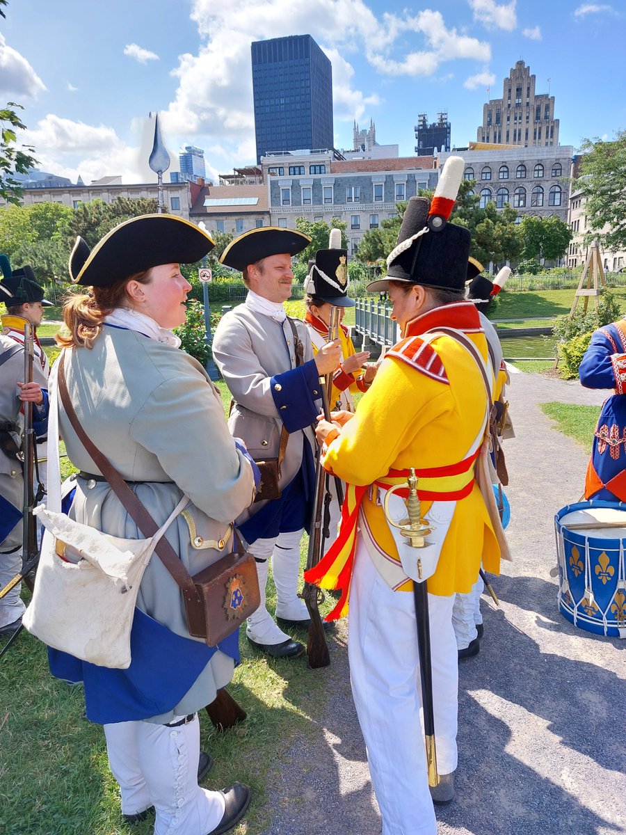 100thRegiment's tweet photo. On July 13th we had the privilege of spending the day with Les Anciennes troupes militaires de Montréal at the Château Ramezay &amp; Old Port of Montreal.
#warof1812 #crownforces  #Ottawa #Ontario #reenactor  #100thregiment #fifeanddrum #drums #bugle #oldportmtl #oldmontreal https://t.co/YmjEc5Q0lz