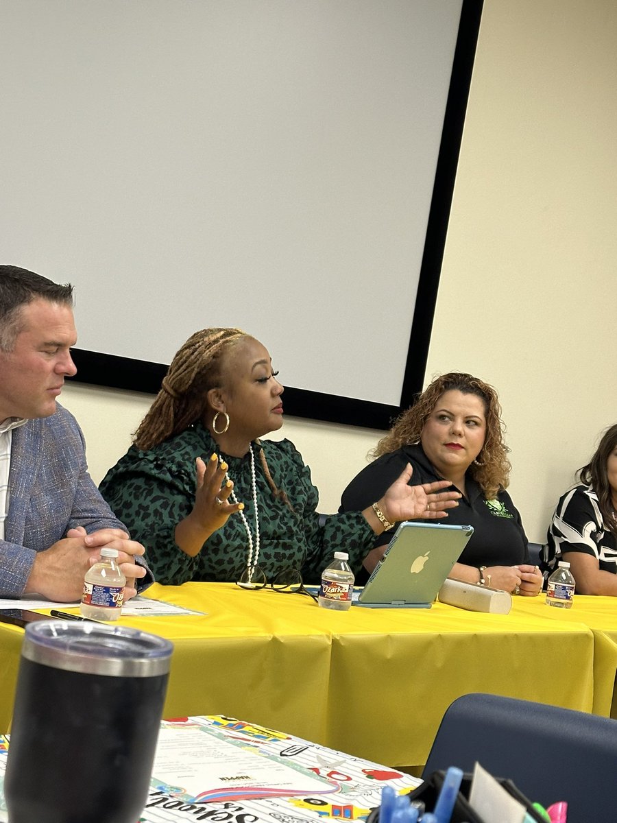 JennGRoach's tweet photo. @DrShaunteMorris is full of great advice for new principals.
Care relentlessly
Act graciously
Lead courageously
Learn continuously
#GPISDLearns https://t.co/sYrMGguKlf