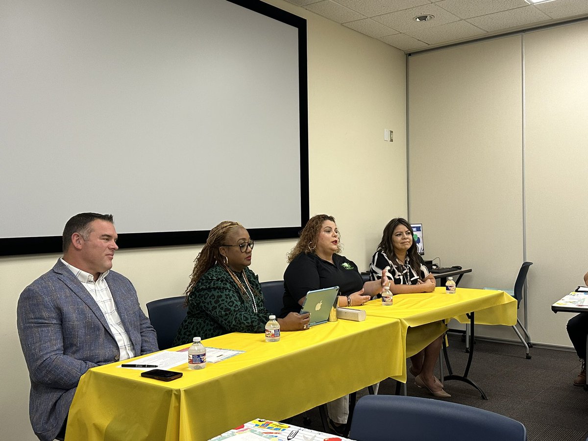 JennGRoach's tweet photo. @DrShaunteMorris is full of great advice for new principals.
Care relentlessly
Act graciously
Lead courageously
Learn continuously
#GPISDLearns https://t.co/sYrMGguKlf