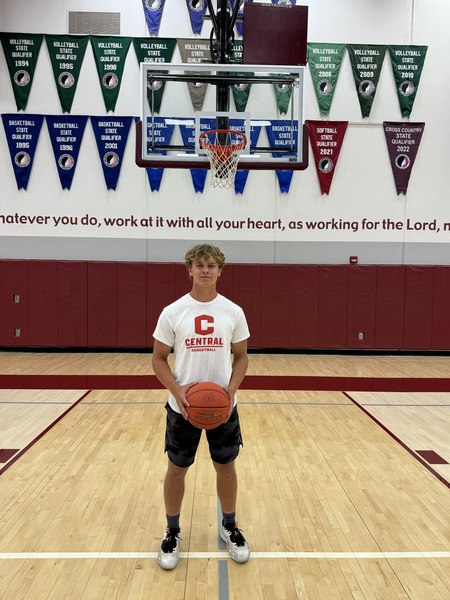 Pella Christian Boys Basketball tweet media