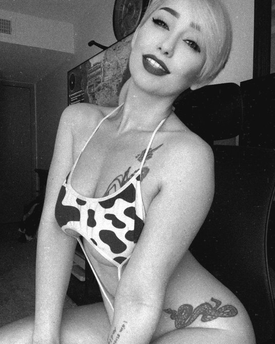 RT to ride me like cowboy 🤠 https://t.co/LzasieEtSo