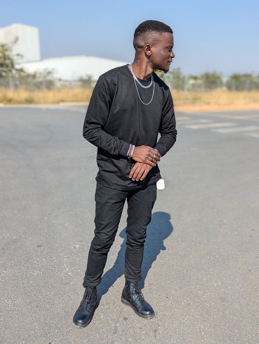 BisankaKing's tweet photo. The early @BisankaKing catches the #TheWalkingMall
Last frame: According to my time, it's quarter past 2 and that's time to rise up and be great.
#Eng.#KingBisanka
#TheProjectEngineer
#TheSmartStructuralEngineer
#TheWalkingMall https://t.co/16ldQPIxCT