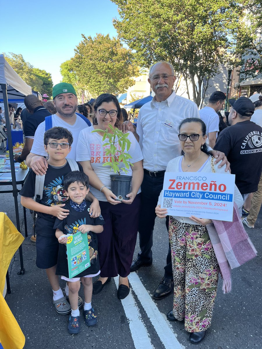 FranciscZermeno's tweet photo. Having a grand time at our July Street Party, in Downtown Hayward! and I’m even giving away trees! Life is good… https://t.co/FxnT22MpDl