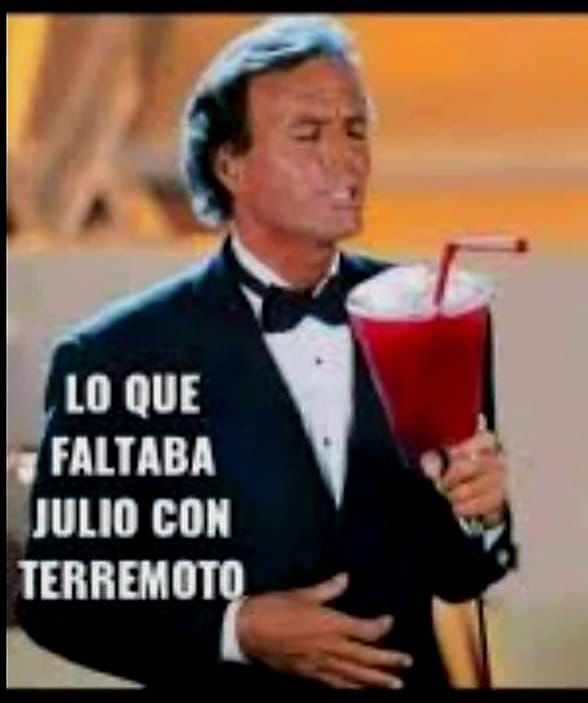 RobPizarroSM's tweet photo. Un poco de humor jajajaj #Antofagasta #temblor #Chile https://t.co/R25lT68i1D