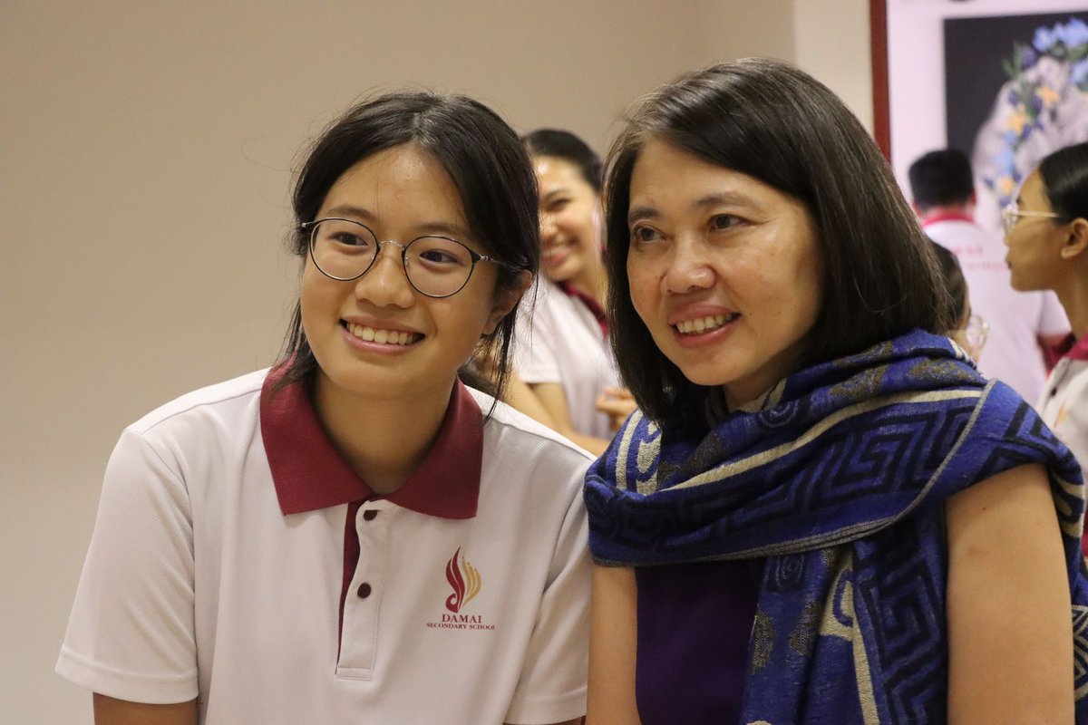 FranceinSG's tweet photo. Reflecting on an inspiring event at Damai Secondary! The 🇫🇷 and 🇩🇪 Ambassadors discussed "French-German Relations within the EU – From Past to Present," highlighting historical ties and post-war reconciliation. 🌍✨
#EUatschool #FrancoGermanRelations #EUnity https://t.co/9CyZIx89U2