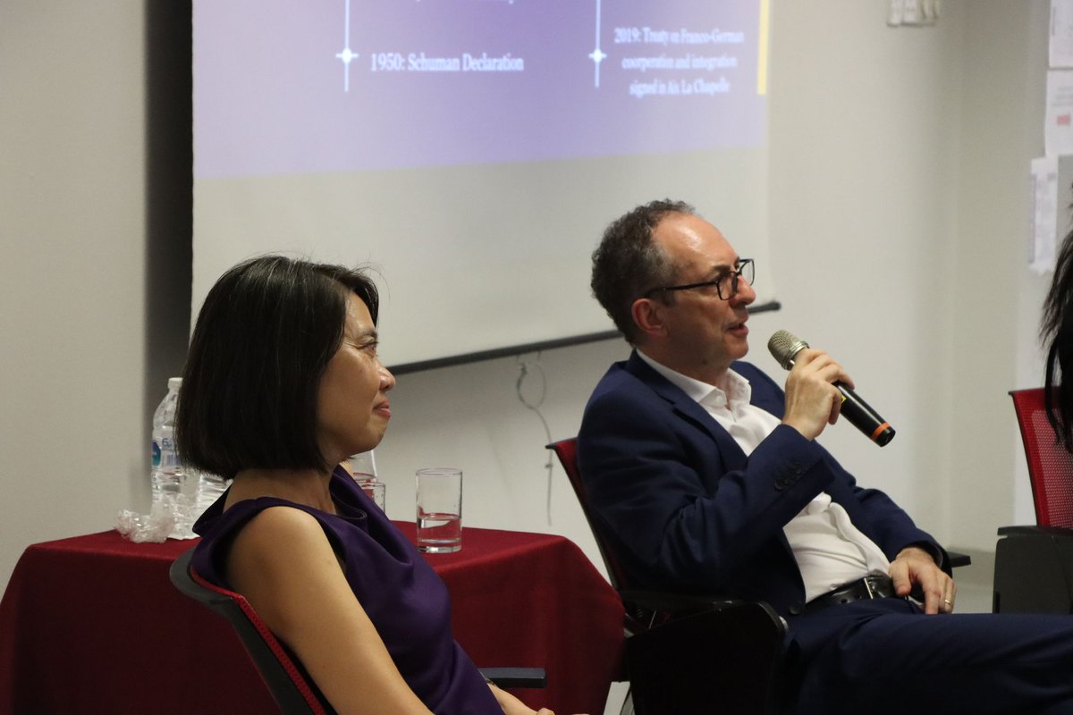 FranceinSG's tweet photo. Reflecting on an inspiring event at Damai Secondary! The 🇫🇷 and 🇩🇪 Ambassadors discussed "French-German Relations within the EU – From Past to Present," highlighting historical ties and post-war reconciliation. 🌍✨
#EUatschool #FrancoGermanRelations #EUnity https://t.co/9CyZIx89U2