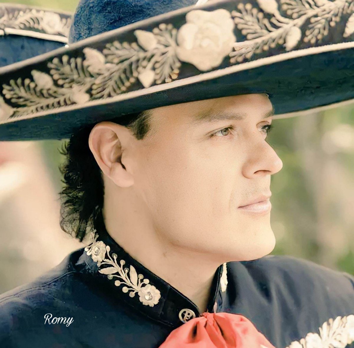 RominaRichards2's tweet photo. Nuestro @pedro_fer es tan especial, tan humilde, tan auténtico, tan hermoso, tan talentoso, que a veces creo que no es real ❤
#TeDoyLaVida #PF40 https://t.co/394XkWc8AI